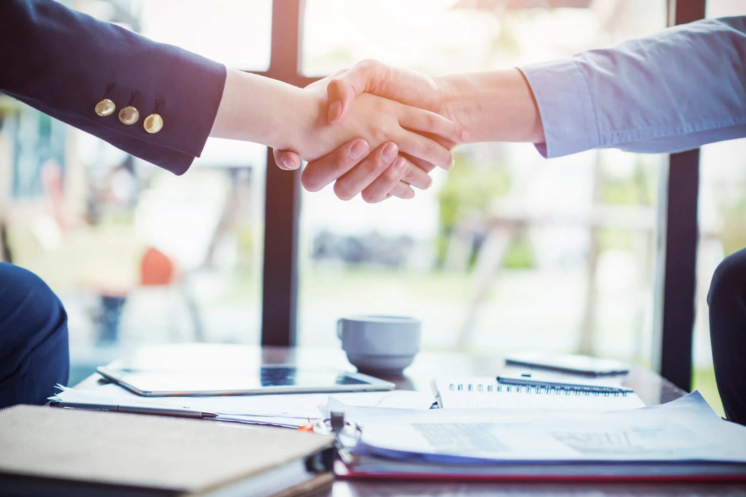 Geschäftlicher erfolgreicher Handschlag.